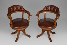 将图片加载到图库查看器，Paire de fauteuils Chesterfield pivotants en cuir
