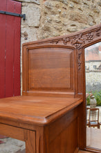 Load image into Gallery viewer, Buffet Art Nouveau en chêne sculpté de vigne, par Gauthier-Poinsignon
