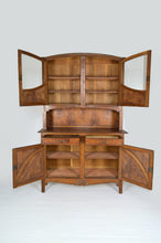 Load image into Gallery viewer, Buffet Art Nouveau en chêne et loupe d&#39;orme, modèle aux coings
