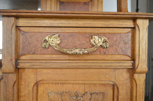 Charger l&#39;image dans la galerie, Buffet Art Nouveau en chêne et loupe, modèle au platane

