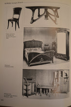 Cargar imagen en el visor de la galería, Table Art Nouveau à 5 pieds en noyer par G. E. Nowak, vers 1905
