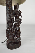 Загрузить изображение в средство просмотра галереи, Lampe africaine en ébène sculpté
