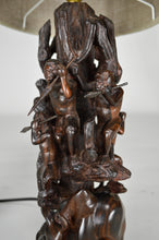 Load image into Gallery viewer, Lampe africaine en ébène sculpté
