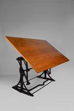 Загрузить изображение в средство просмотра галереи, Table d&#39;architecte industrielle ajustable en fonte, circa 1900
