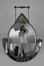 Lade das Bild in den Galerie-Viewer, Grand miroir ovale Art Déco en fer forgé, vers 1925
