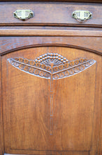 Load image into Gallery viewer, Salle à manger Art Nouveau en chêne sculpté, 8 éléments
