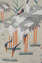 Lade das Bild in den Galerie-Viewer, Tapisserie encadrée en soie brodée, Vietnam, vers 1930
