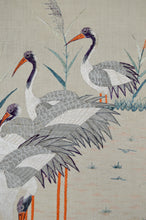 Lade das Bild in den Galerie-Viewer, Tapisserie encadrée en soie brodée, Vietnam, vers 1930
