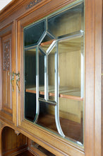 Загрузить изображение в средство просмотра галереи, Buffet 2 corps Art Nouveau en noyer sculpté avec vitrail et miroir, circa 1910
