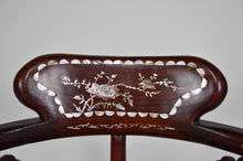 Load image into Gallery viewer, 4 fauteuils asiatiques en bois sculpté et marquetés de nacre, début XXe
