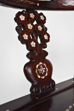 Charger l&#39;image dans la galerie, 4 fauteuils asiatiques en bois sculpté et marquetés de nacre, début XXe

