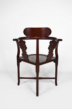 Cargar imagen en el visor de la galería, 4 fauteuils asiatiques en bois sculpté et marquetés de nacre, début XXe
