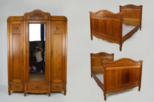 Cargar imagen en el visor de la galería, Chambre Art Nouveau avec lits jumeaux en chêne massif sculpté, 3 éléments
