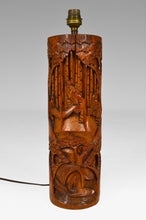 Load image into Gallery viewer, Lampe asiatique en bois sculpté
