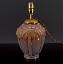 将图片加载到图库查看器，Lampe Art Déco en verre opalin moulé, France, circa 1930
