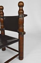 Load image into Gallery viewer, Chaise basse Moderniste en bois et cuir
