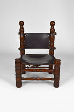 Charger l&#39;image dans la galerie, Chaise basse Moderniste en bois et cuir
