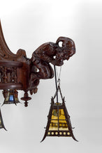 Lade das Bild in den Galerie-Viewer, Lustre néo gothique sculpté aux bouffons et lanternes, France, circa 1900
