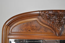 Cargar imagen en el visor de la galería, Miroir trumeau Art Nouveau sculpté de vigne, en noyer et loupe
