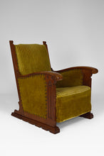 将图片加载到图库查看器，Paire de fauteuils club gothiques en chêne sculpté, vers 1900
