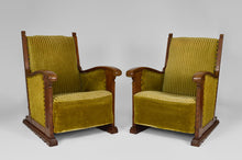 Load image into Gallery viewer, Paire de fauteuils club gothiques en chêne sculpté, vers 1900
