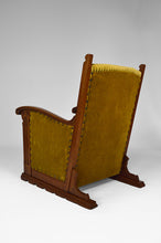 Load image into Gallery viewer, Paire de fauteuils club gothiques en chêne sculpté, vers 1900
