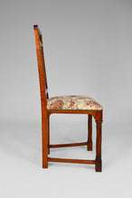 Загрузить изображение в средство просмотра галереи, Paire de chaises Néo-Gothique en noyer sculpté
