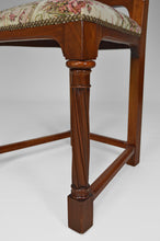 Cargar imagen en el visor de la galería, Paire de chaises Néo-Gothique en noyer sculpté
