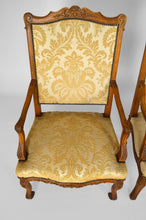 Charger l&#39;image dans la galerie, Paire de fauteuils style Louis XV en chêne sculpté

