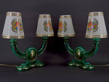 将图片加载到图库查看器，Paire de lampes en faïence verte et dorée, circa 1940
