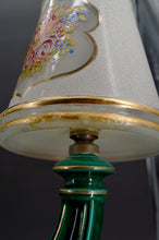 Charger l&#39;image dans la galerie, Paire de lampes en faïence verte et dorée, circa 1940
