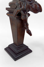Charger l&#39;image dans la galerie, Paire de lampes néo-gothiques en bois sculpté &quot;aux bouffons&quot;, France, XIXe
