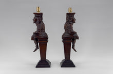 Charger l&#39;image dans la galerie, Paire de lampes néo-gothiques en bois sculpté &quot;aux bouffons&quot;, France, XIXe
