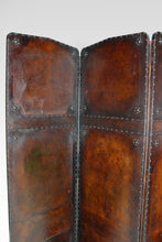 Charger l&#39;image dans la galerie, Paravent ancien en cuir patiné, vers 1900
