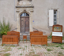 Load image into Gallery viewer, Chambre Art Nouveau avec lits jumeaux en chêne massif sculpté, 4 éléments
