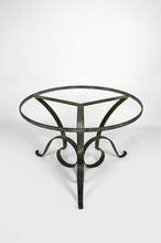 Lade das Bild in den Galerie-Viewer, Table basse Art Deco attribuée à Raymond Subes en fer forgé patiné, circa 1935
