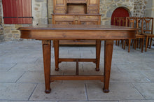 将图片加载到图库查看器，Table Art Nouveau extensible en noyer sculpté, circa 1900
