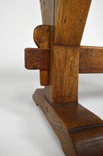 Cargar imagen en el visor de la galería, Table basse / petit banc rustique type monastère en chêne
