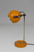 Load image into Gallery viewer, Lampe Eyeball orange par Pierre Disderot
